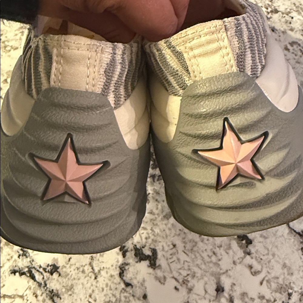 Converse Stylish Cream and Gray Women's Sneakers - Picture 7 of 9